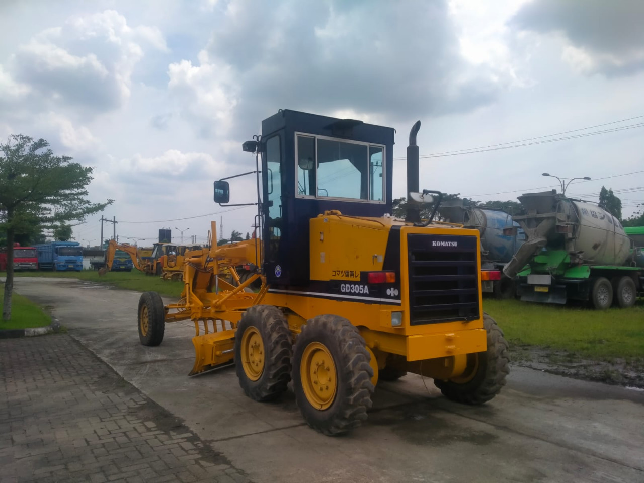 ALAT BERAT KOMATSU GD305A-1