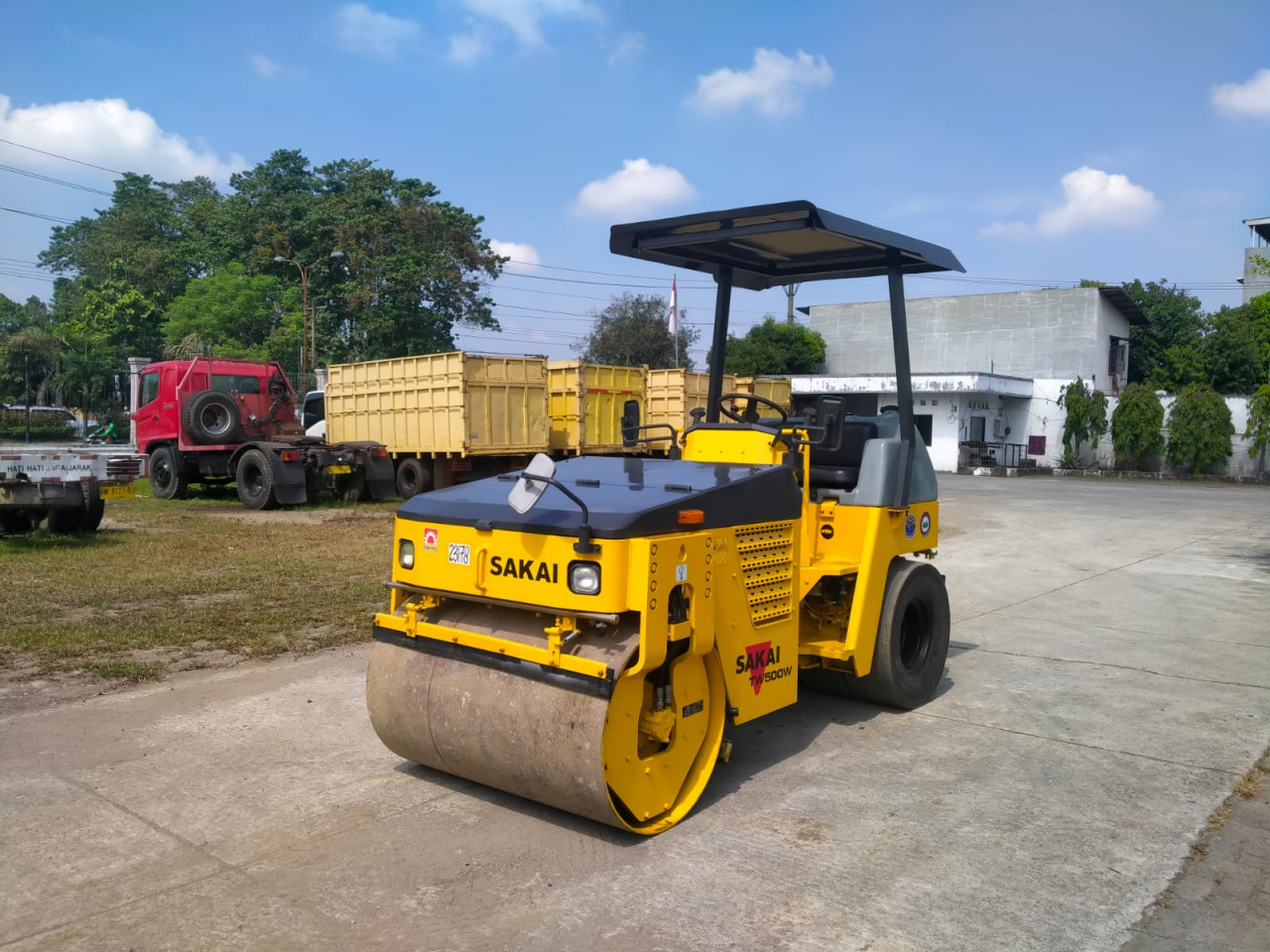 ALAT BERAT SAKAI TW500W