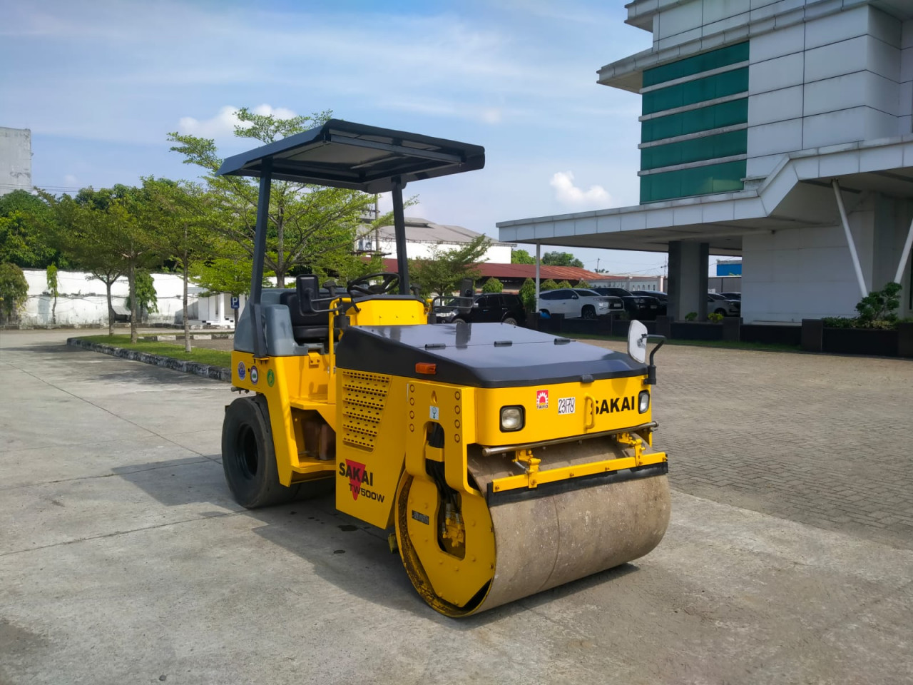 ALAT BERAT SAKAI TW500W