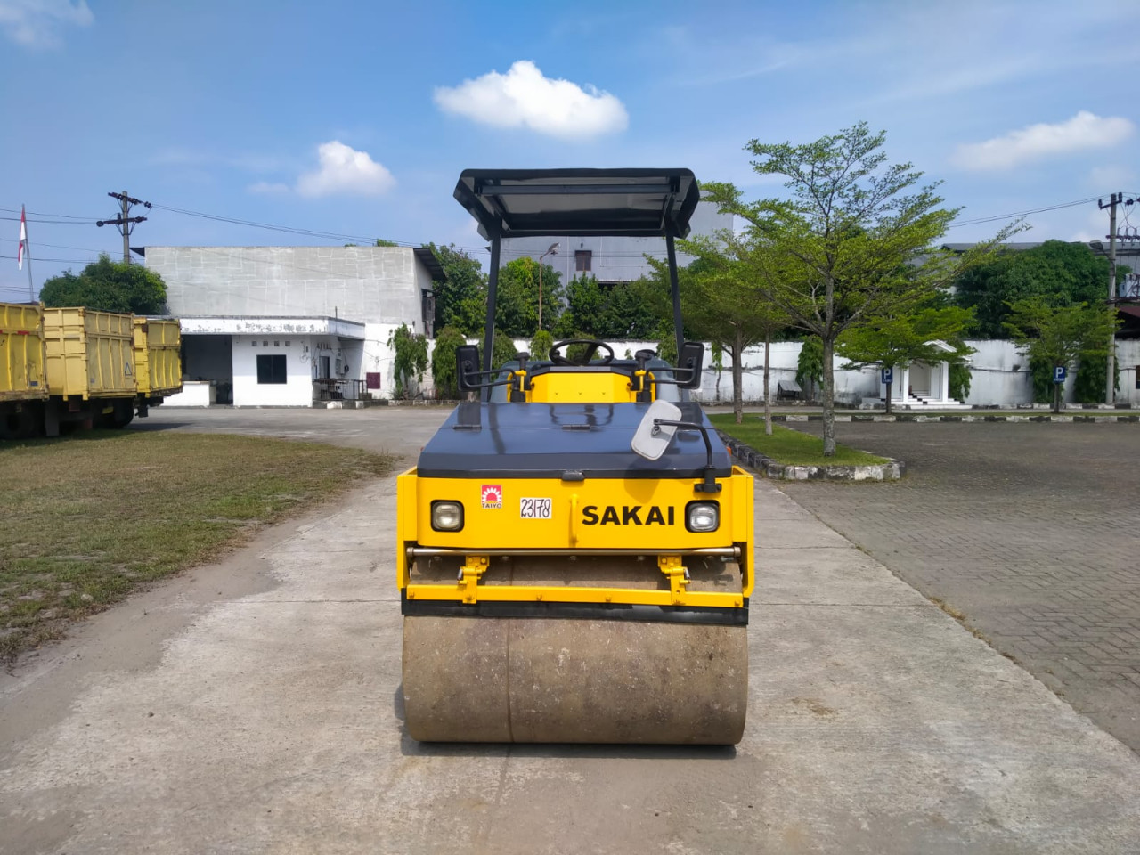 ALAT BERAT SAKAI TW500W