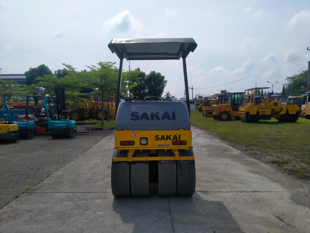 ALAT BERAT SAKAI TW500W