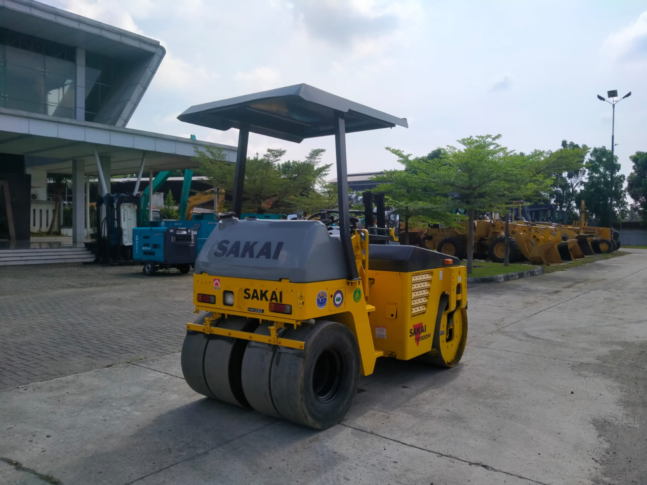 ALAT BERAT SAKAI TW500W