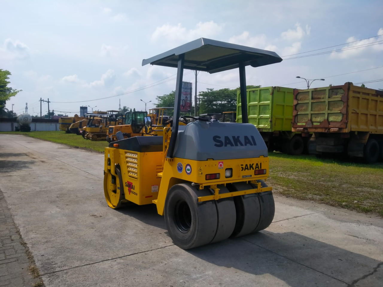 ALAT BERAT SAKAI TW500W