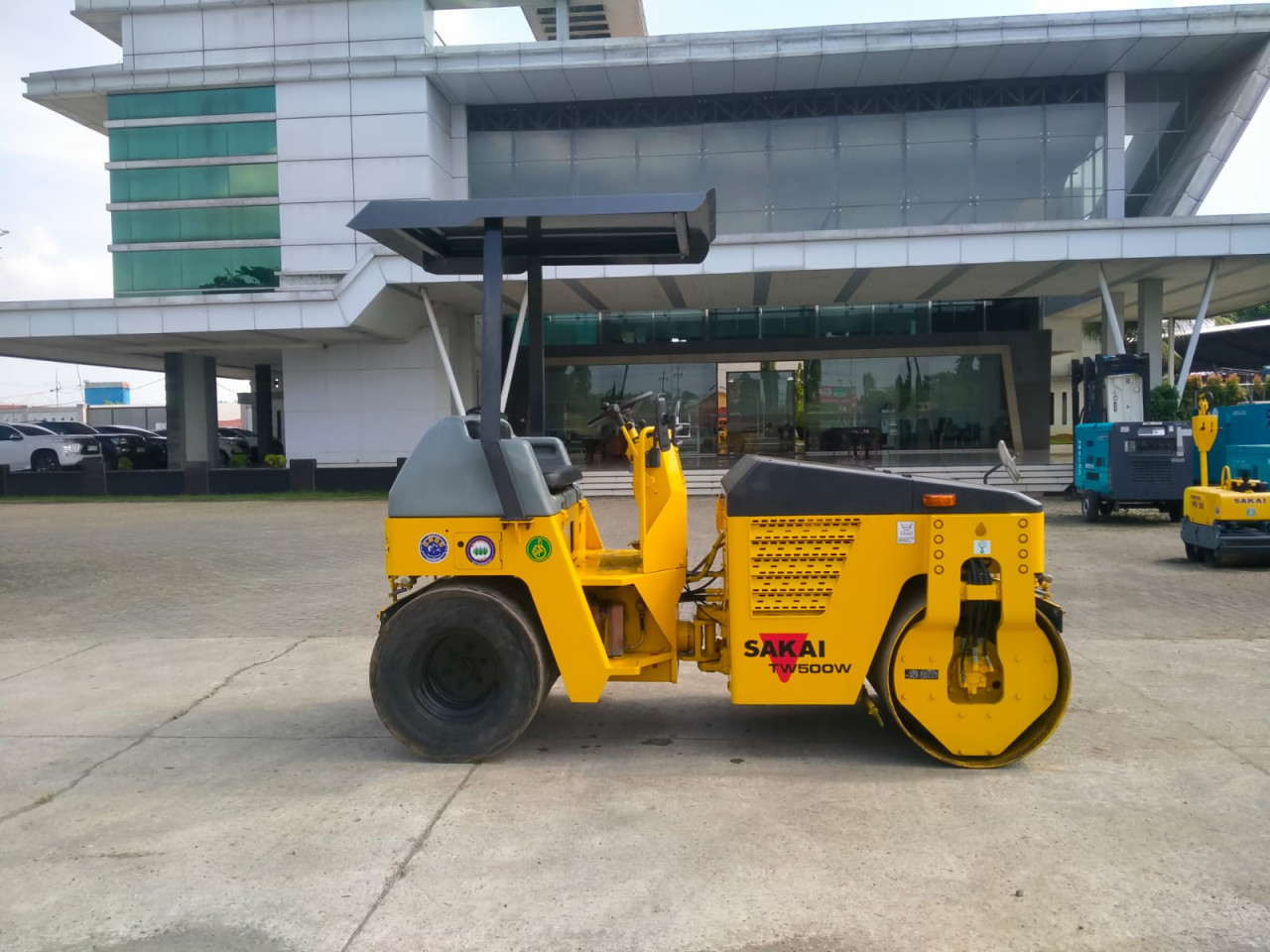 ALAT BERAT SAKAI TW500W