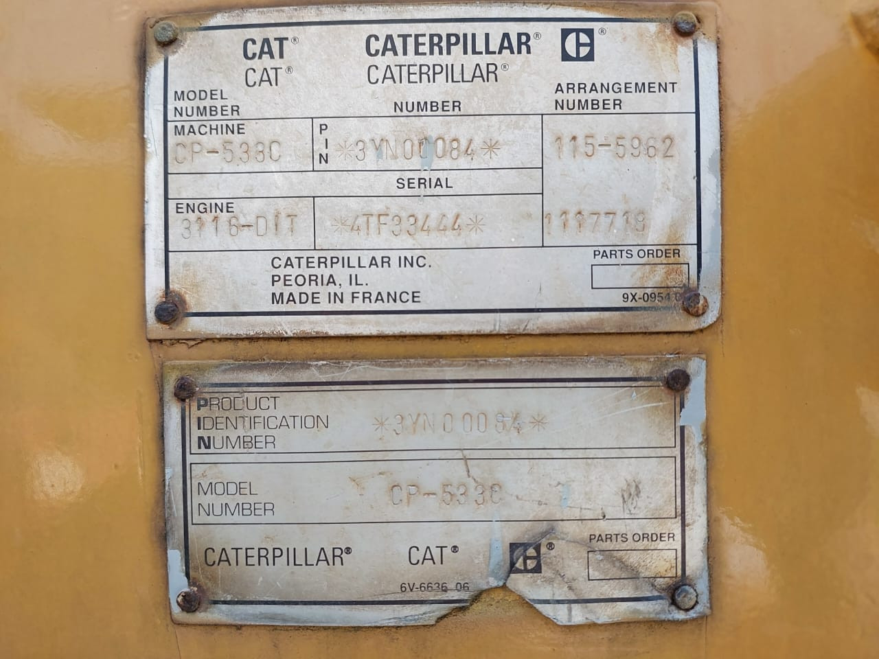 ALAT BERAT CATERPILLAR CP-533C