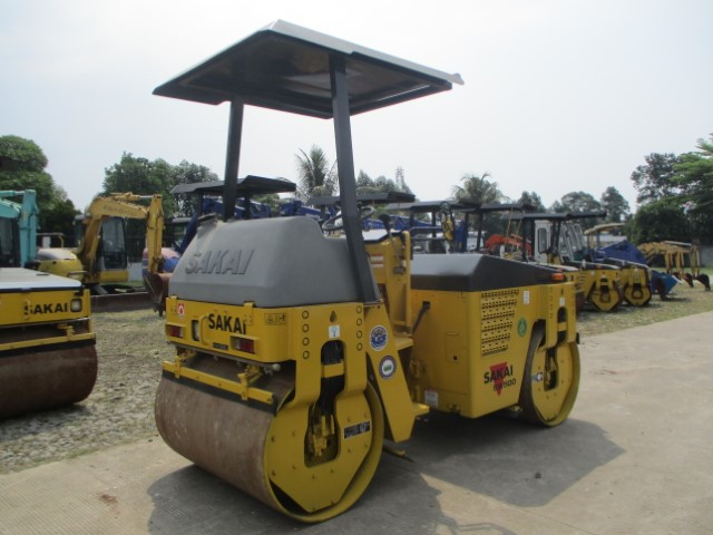 ALAT BERAT SAKAI SW500-1