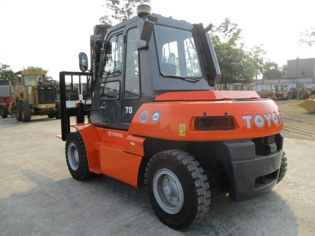 ALAT BERAT TOYOTA 5FD70