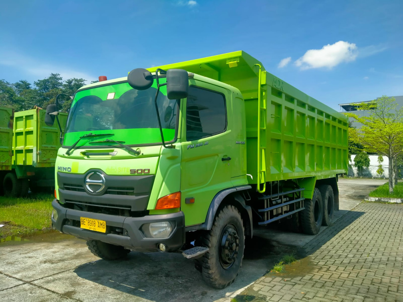 TRUK HINO FM8JN1D-EGJ TRONTON (6X4)