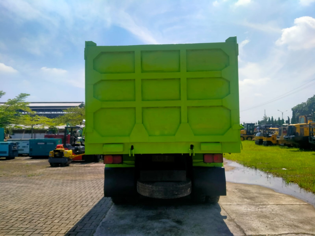 TRUK HINO FM8JN1D-EGJ TRONTON (6X4)