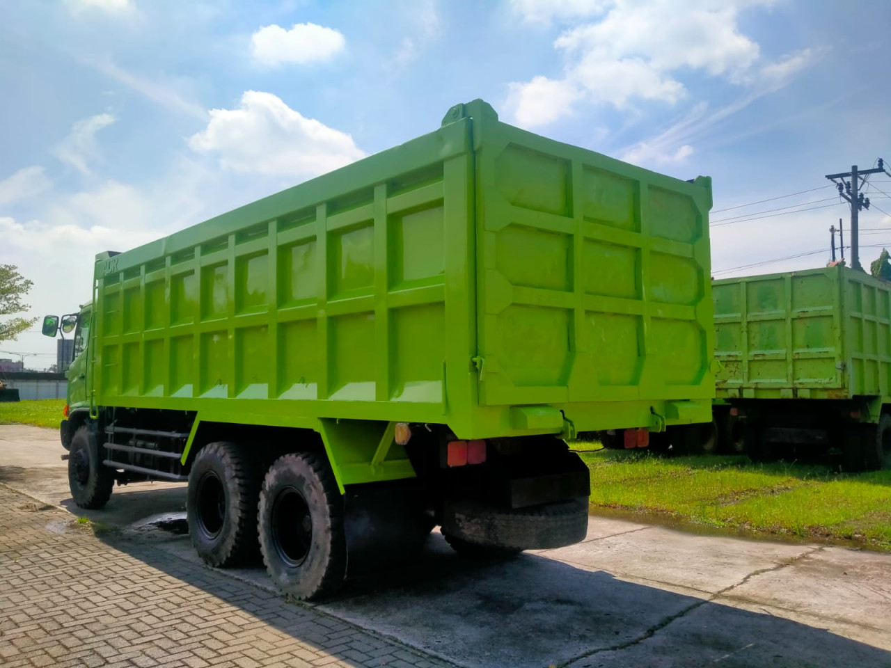 TRUK HINO FM8JN1D-EGJ TRONTON (6X4)