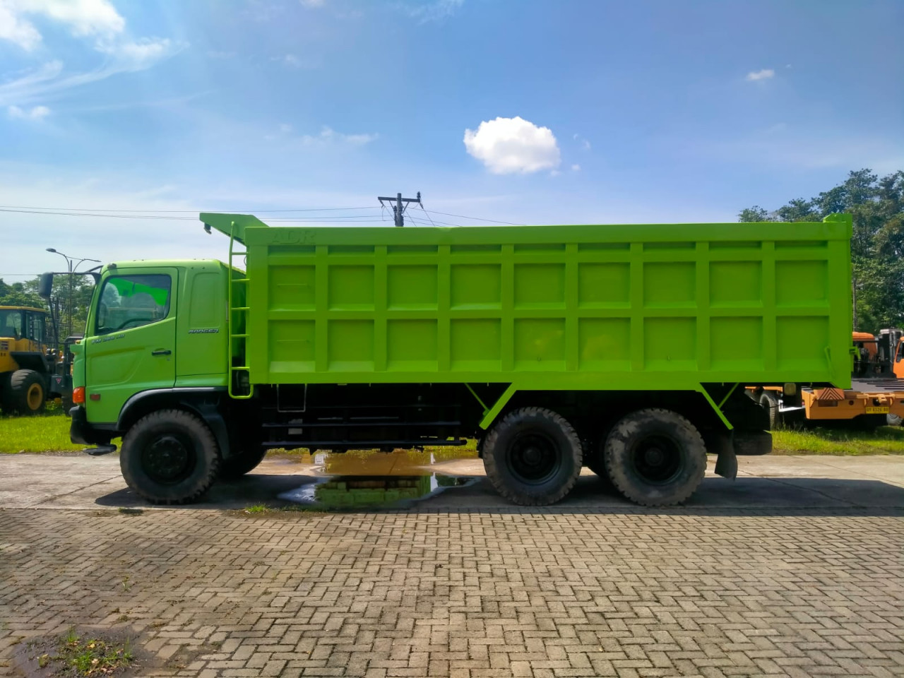 TRUK HINO FM8JN1D-EGJ TRONTON (6X4)