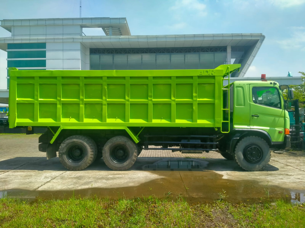 TRUK HINO FM8JN1D-EGJ TRONTON (6X4)