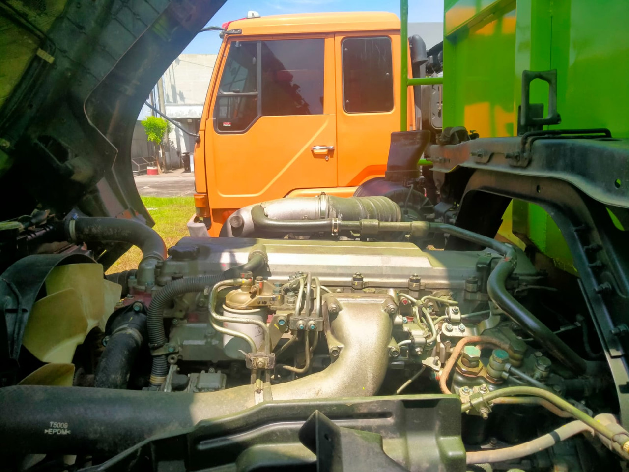 TRUK HINO FM8JN1D-EGJ TRONTON (6X4)