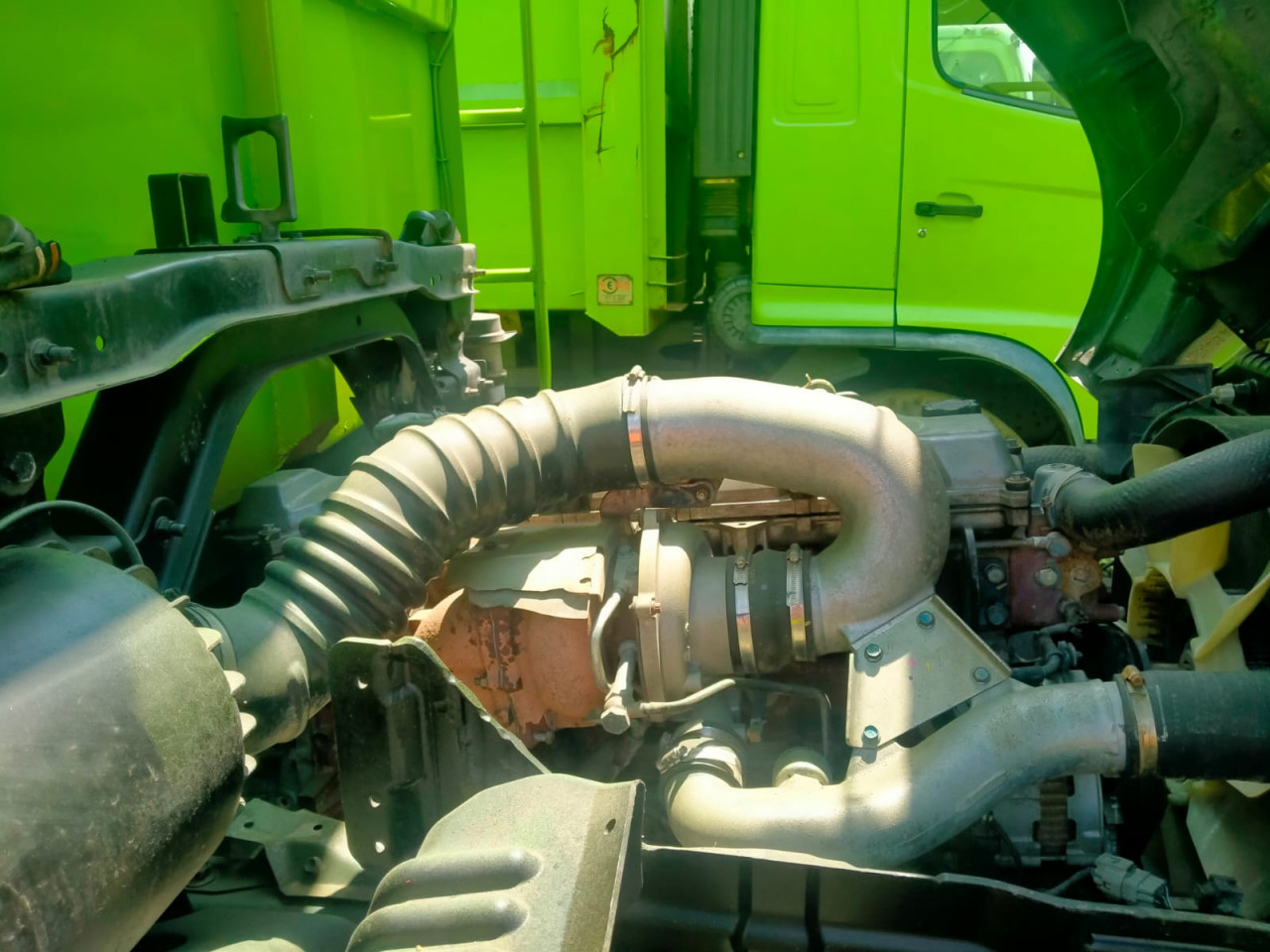 TRUK HINO FM8JN1D-EGJ TRONTON (6X4)