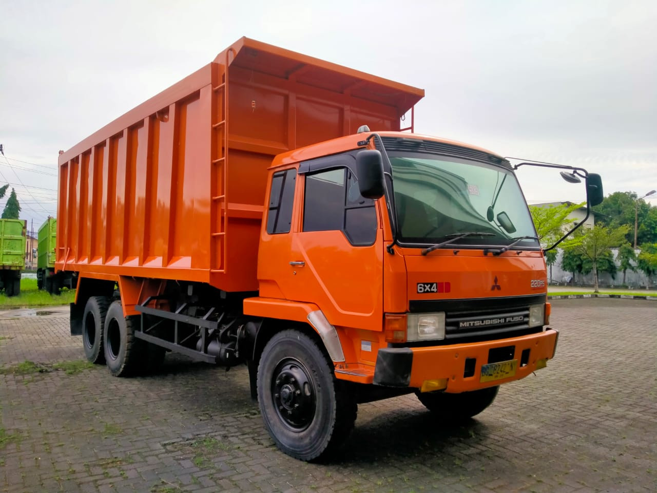 TRUK MITSUBISHI FN 527 ML