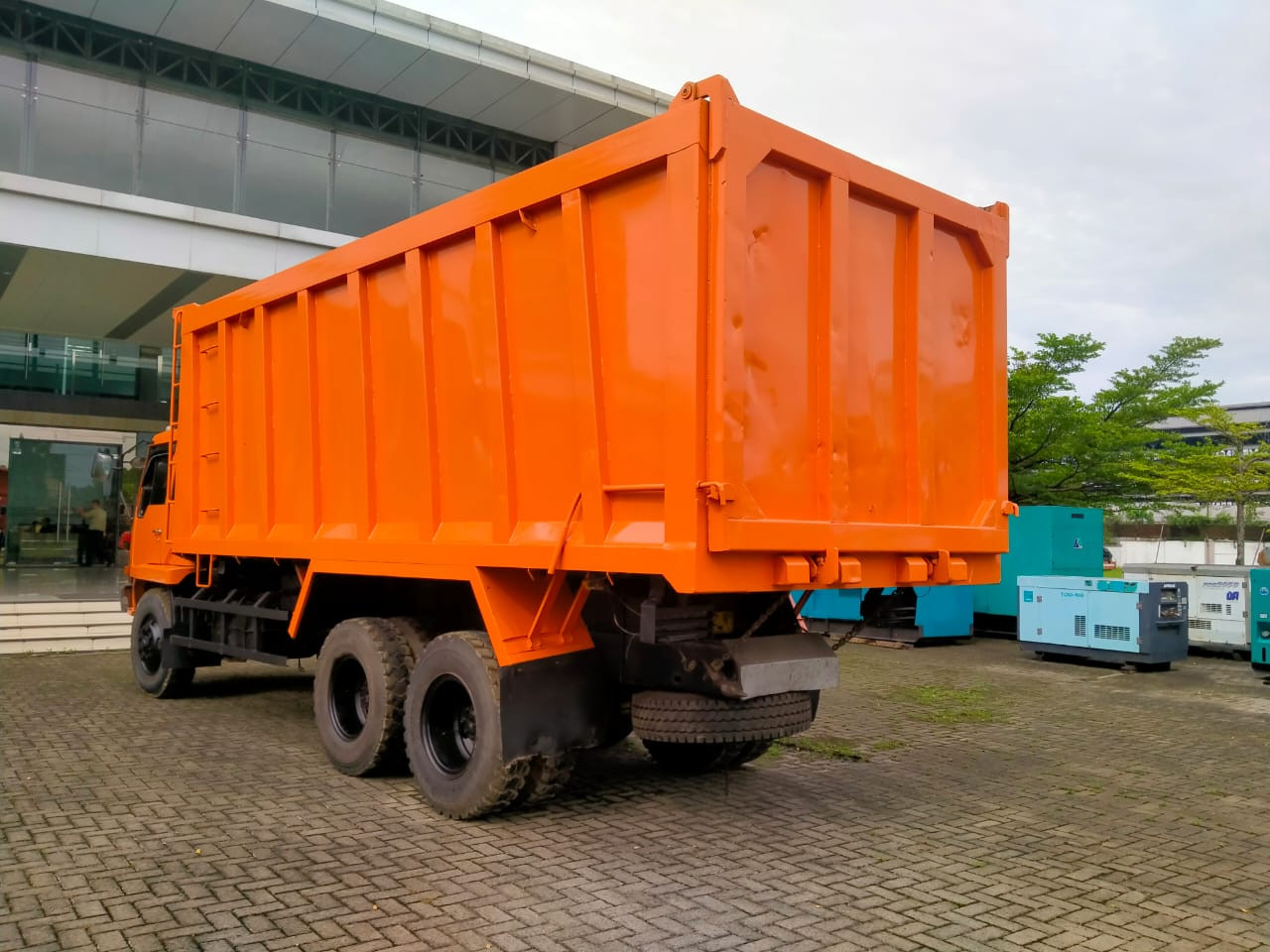 TRUK MITSUBISHI FN 527 ML