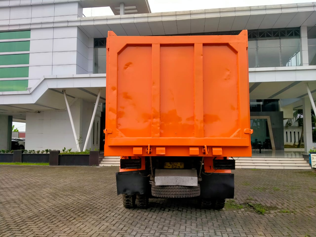 TRUK MITSUBISHI FN 527 ML