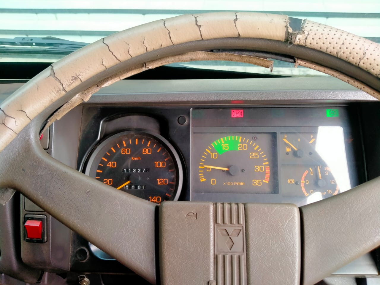 TRUK MITSUBISHI FN 527 ML