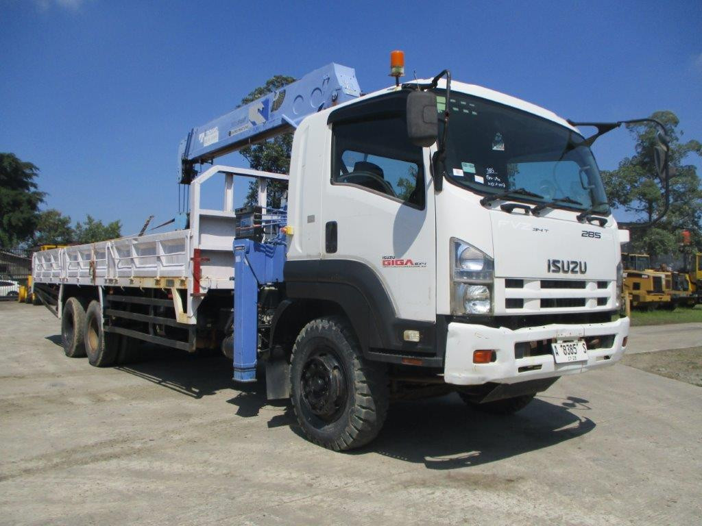 TRUK ISUZU FVZ 34 T